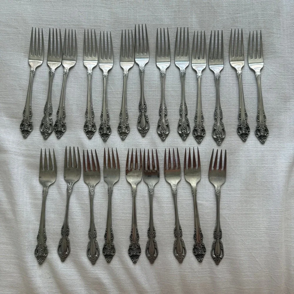Oneida Distinction Deluxe Stainless Michelangelo Flatware Set 60+ Pieces Ornate